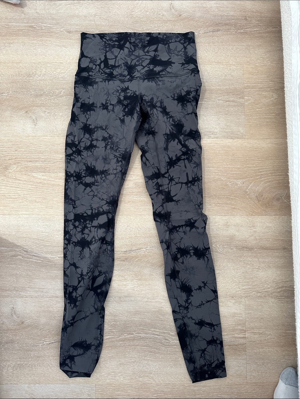 Lululemon Tie-Dye High-Waist Leggings in Black & Gray